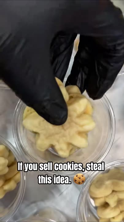 Cookies, but make them more fun 🍪🍦 This cup turns a super simple dessert into something customers will want to try — mini cookies, a scoop of ice cream, and packaging that costs almost nothing. Simple, smart and definitely worth stealing for your small business. #CookieShop #cookies #cookie #smallbusiness #bakery