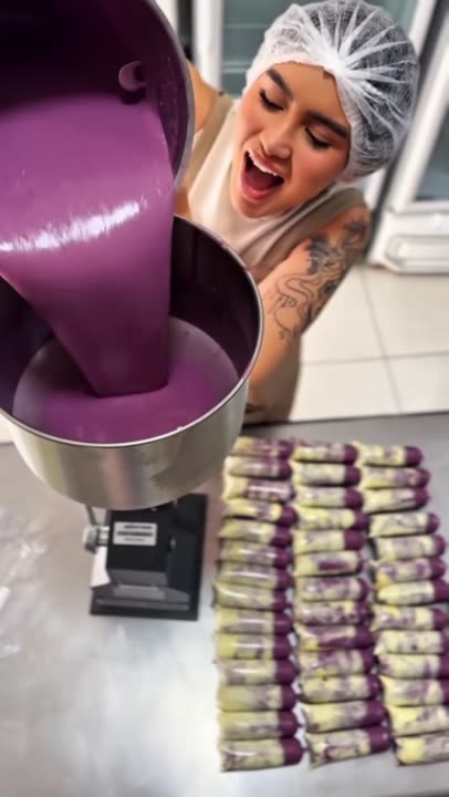 🍦 Enquanto muitos só compram geladinho, outros aprendem a transformar isso em renda. Quer ser a próxima? ✨ Link na bio. 🚀 #fy #foryou #tiktok #viral