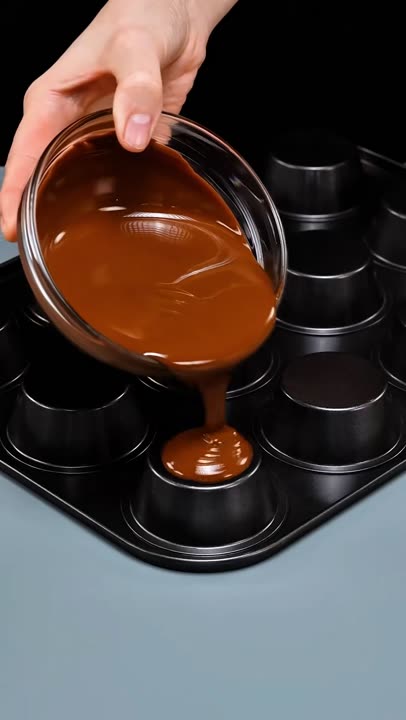 Creamy Chocolate Cups with Crispy Shell 🍫✨ Easy No-Bake Dessert #ChocolateDessert #NoBakeRecipe #EasyDessert #DessertTok #TikTokFood
